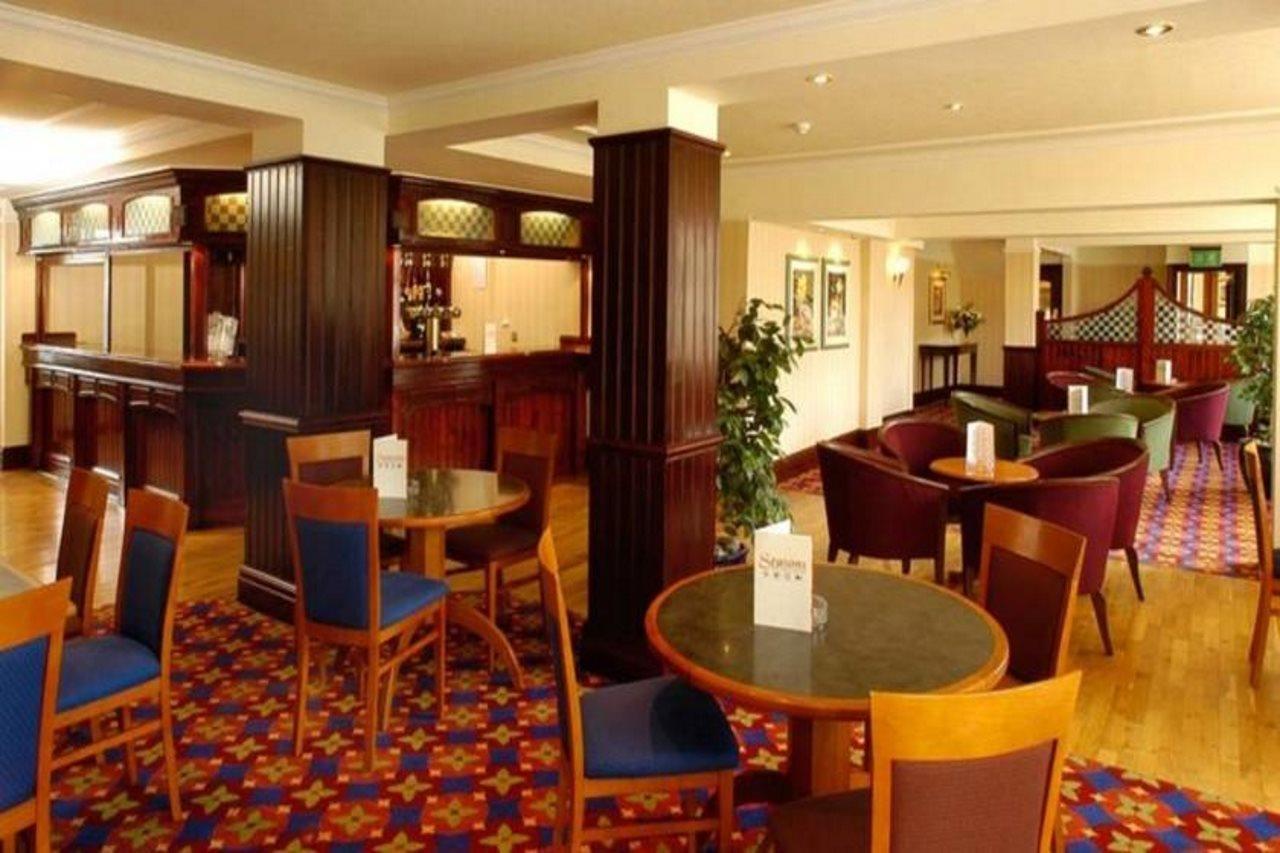 Comfort Hotel Harrow London Restaurant photo